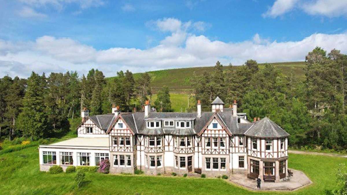 Lairg Cottage | The Carnegie Rooms at Aultnagar Lodge -.
