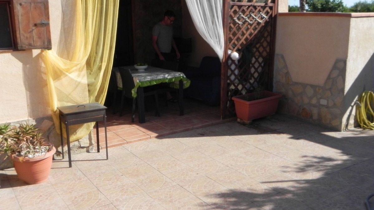 San Lorenzo House | The carob chalet.