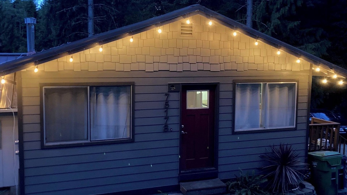 Rainier Apartment | The Carpenter's Cottage- Serene; 2Bed, 1 bath, w/hot tub!