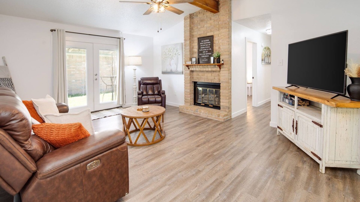 Bryan House | The Carr Corner-3 bedroom house in Bryan. Mid term & Long term rentals welcome