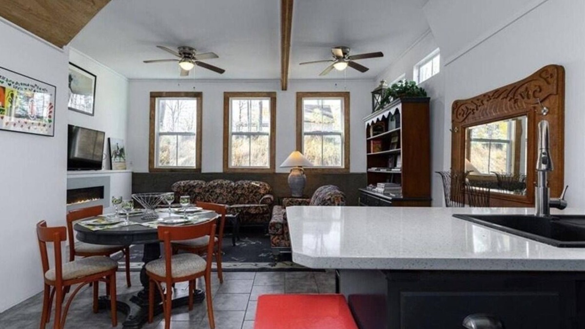 Amenia House | The Carriage House -2-bedroom house w/Saltwater Heated Pool, WiFi, AC in Amenia