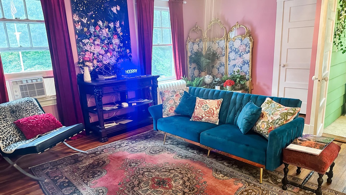 Woodbridge Cottage | The Carriage House at Rose Hill - Minutes to Yale! Dog Friendly!
