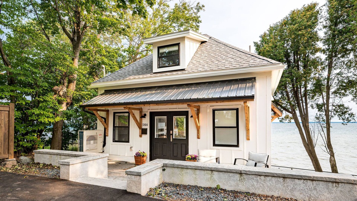 Lakeside - Lester Park Cottage | The Carriage House on Lake Superior I Lakeshore & Views I by Relax Open Air