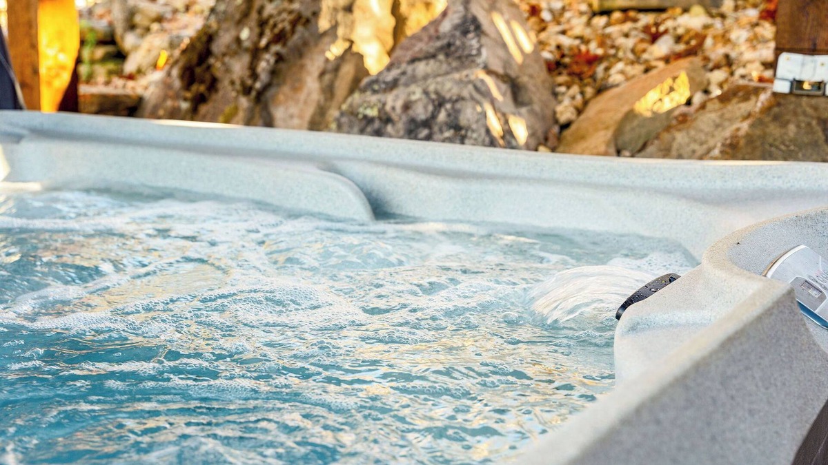 Branson Apartment | THE CARRIAGE HOUSE - Private Hot Tub and Fire Pit