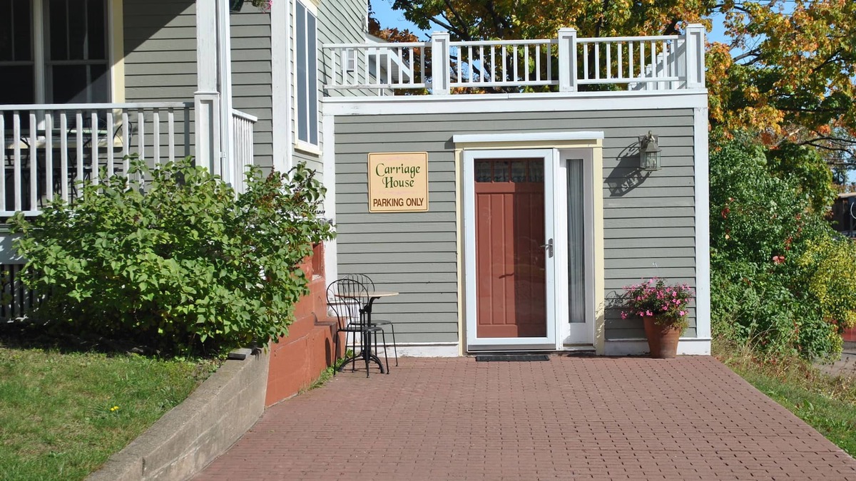 Bayfield Condo | The Carriage House Sleeps 4. Downtown Bayfield! Walk to everything!