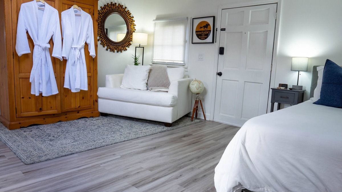 Frankfort Apartment | The Carriage - Quaint Haven 6 mins. to Buffalo Trace
