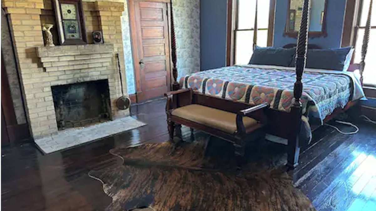 Mount Pleasant House | The Carriage Suite w/Private Bathroom