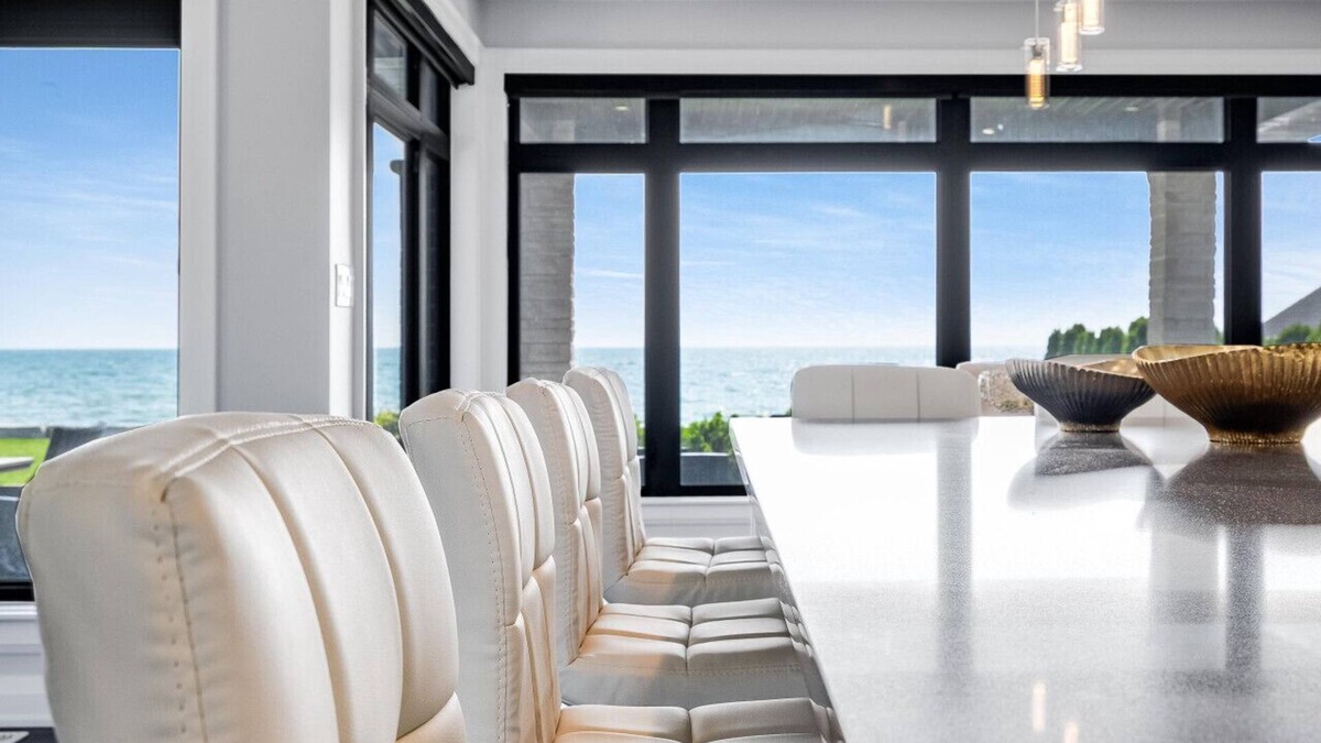Leamington House | The Carrington Cove Lake House