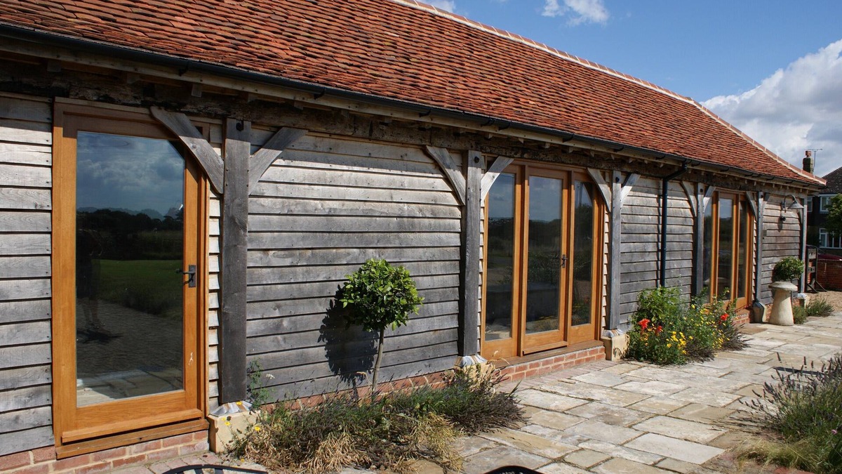 Maldon House | The Cart Lodge. Pet friendly, beams, log burner & optional private hot tub.