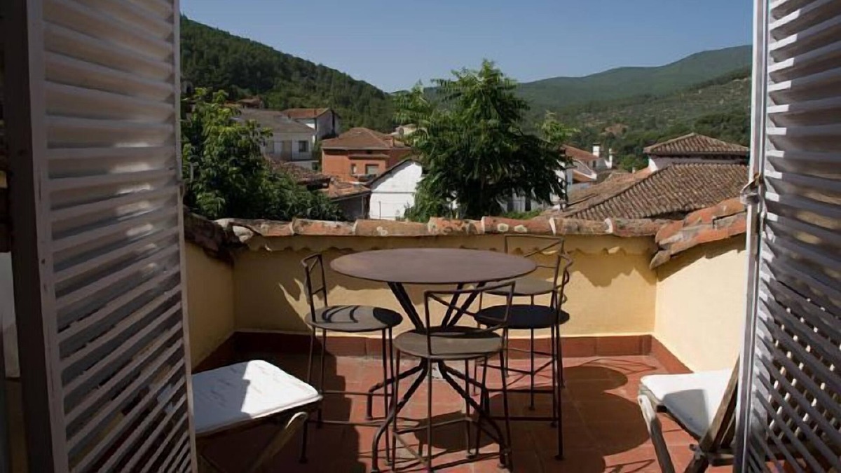 Arenas de San Pedro Cottage | The Casa de Isabela can sleep up to 12 people
