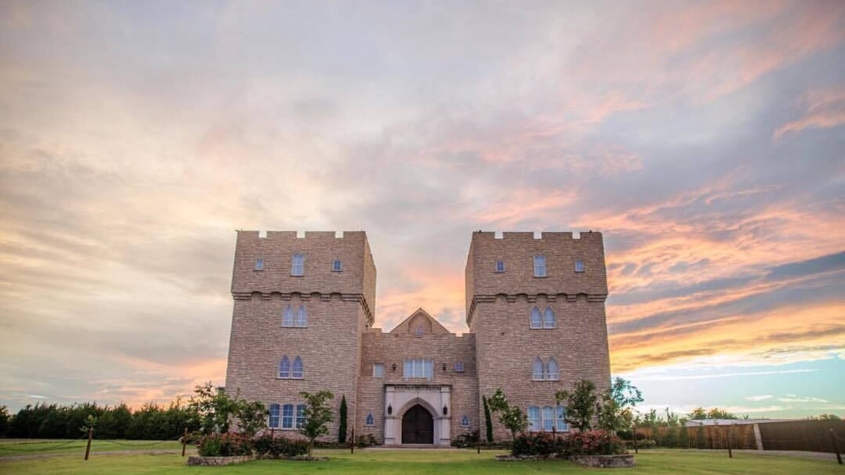 Rockwall Bed & Breakfast | The Castle at Rockwall