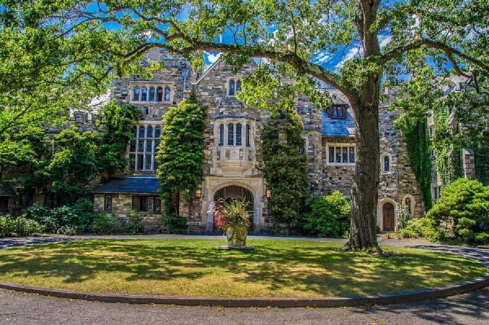 Ringwood Bed & Breakfast | The Castle at Skylands Manor