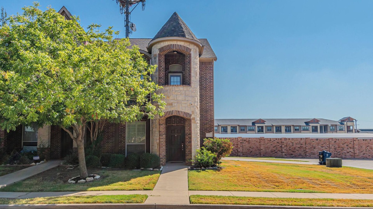 The Colony Villa | The Castle by the Lake with Pool, Balcony & Garage Parking, Great Location!