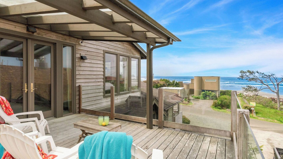 Arch Cape Cabin | The Castle Rock Estate by AvantStay | Steps From Arch Cape Beach