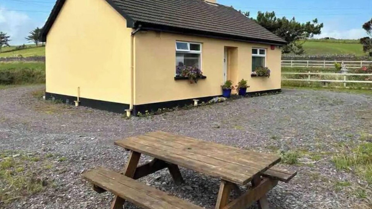 Clonakilty Cottage | The Castlefreke Beach Cottage