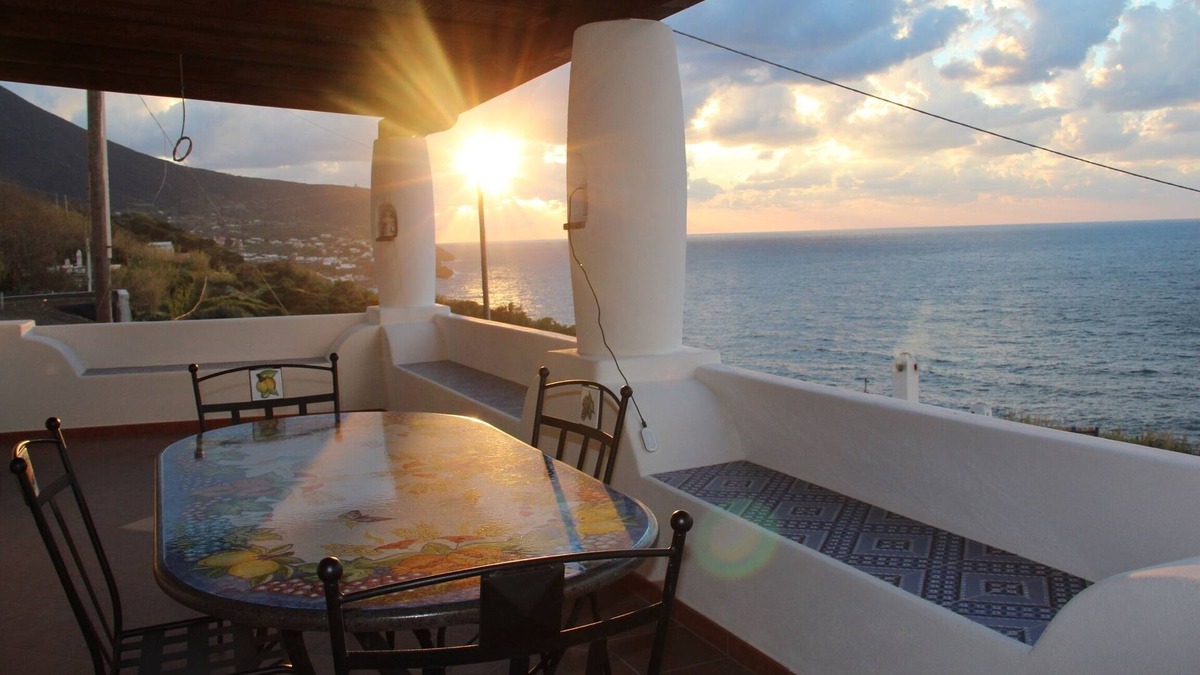 Malfa Villa | The casuzza of RE !