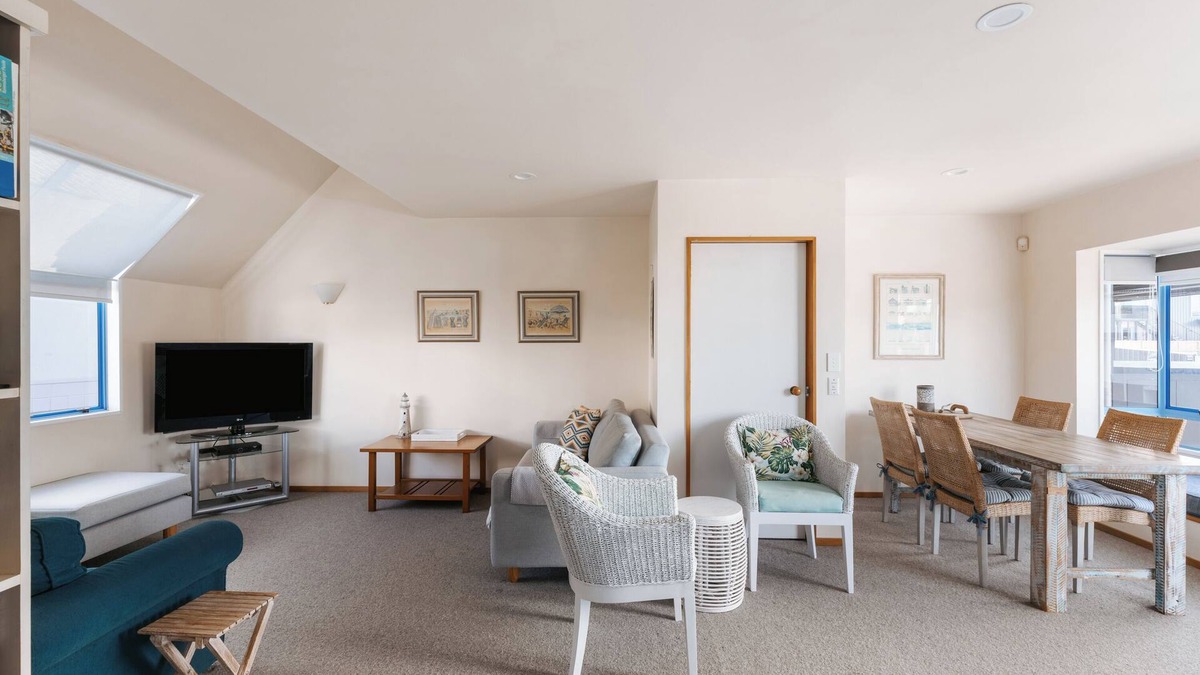 Mount Maunganui House | The Catch on Commons ~ Mount Maunganui - Beyonder Holiday Homes