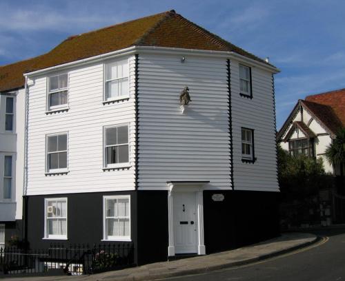 Old Town Hastings Bed & Breakfast | The Cavalier House B&B