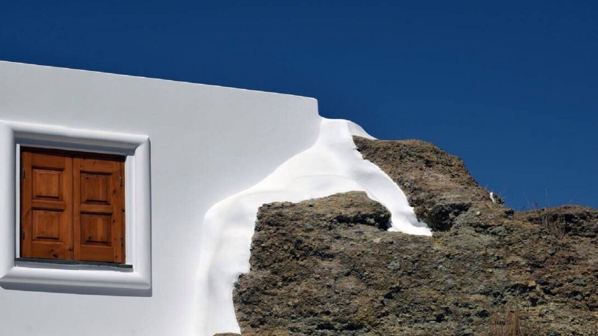 Milos Cottage | The cave "Terra Nullius" is a unique lodge for a different kind of vacation.