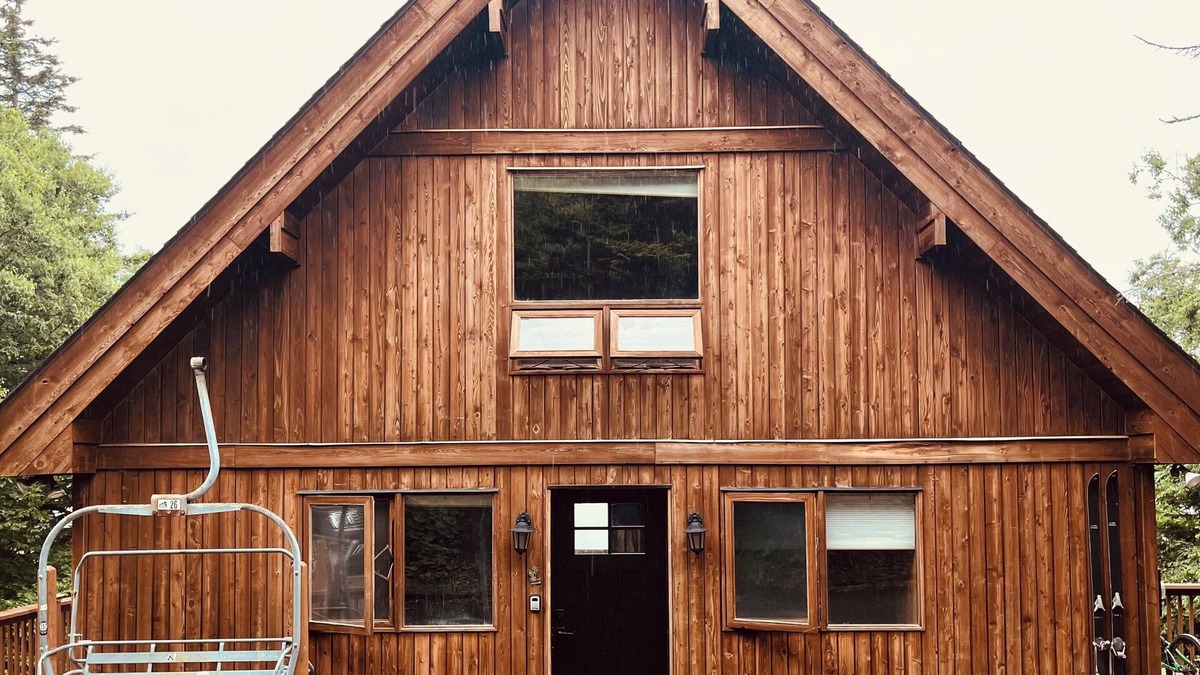 Snowshoe Ski Chalet | The Cedar Chalet @ 59 Westridge