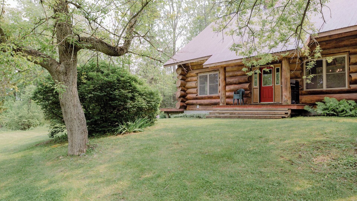 Prince Edward House | The Cedar Crest Log House
