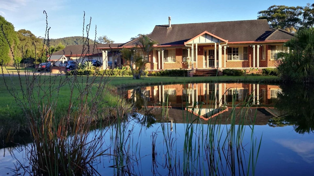 Tumbi Umbi House | The Cedar Garden- 2.5 acres home on beachside