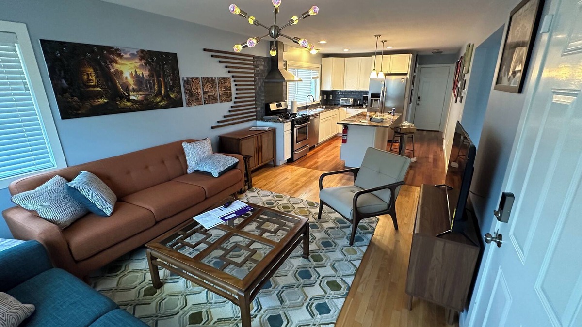 Northeast Minneapolis Arts District Apartment | The Celadon Art Loft & Gallery - Unique 2 BR, 1 Bath in the Arts District