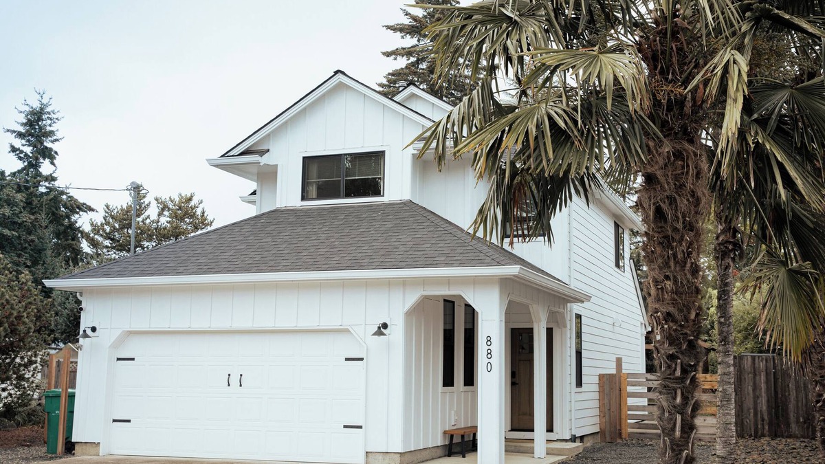 Dundee House | The Cellar, Dundee Wine Country Home, Walk to wineries!