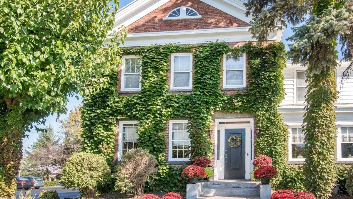 Latham Hotel | The Century House, an Ascend Collection Hotel