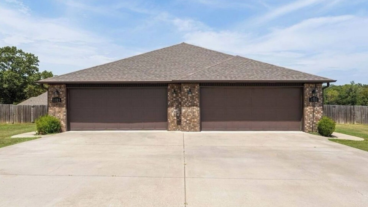 Barling House | The Chaffee Cottage - near ACHE, Fort Chaffee, and Rogers Avenue