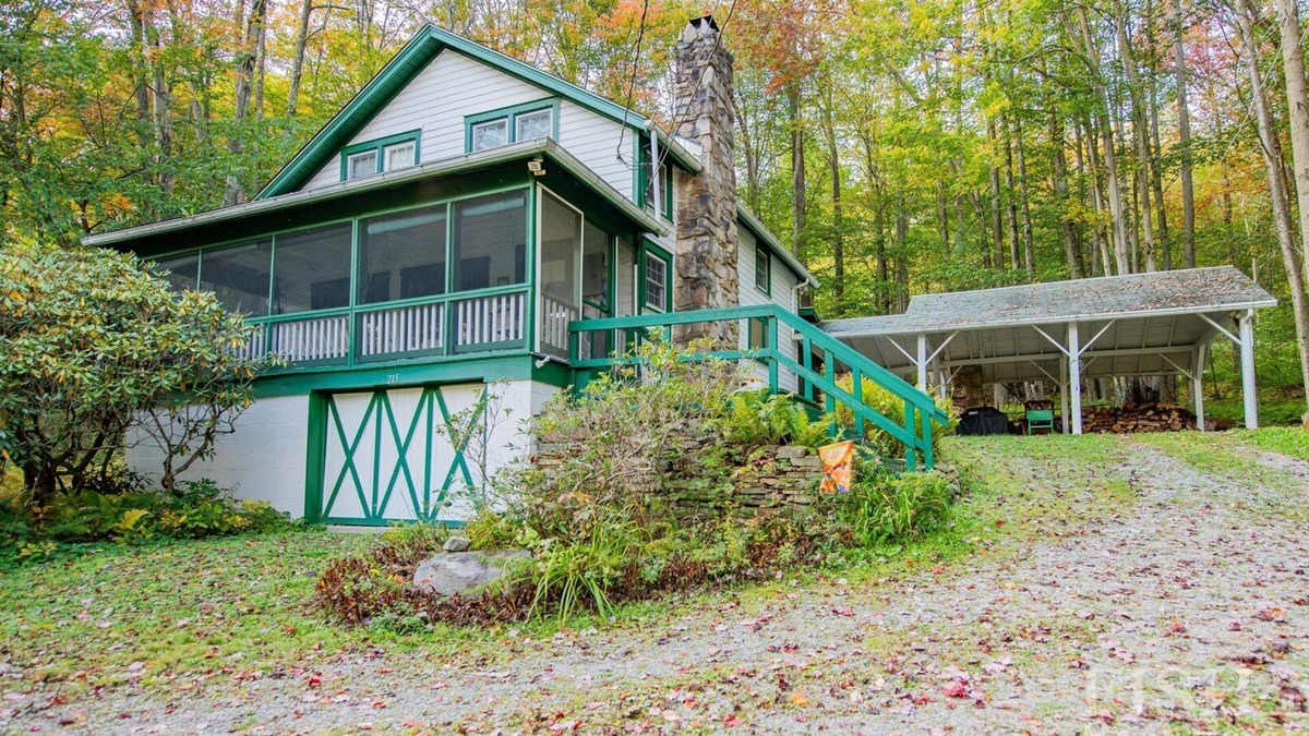 Laporte House | "The Chalet" at Lake Mokoma