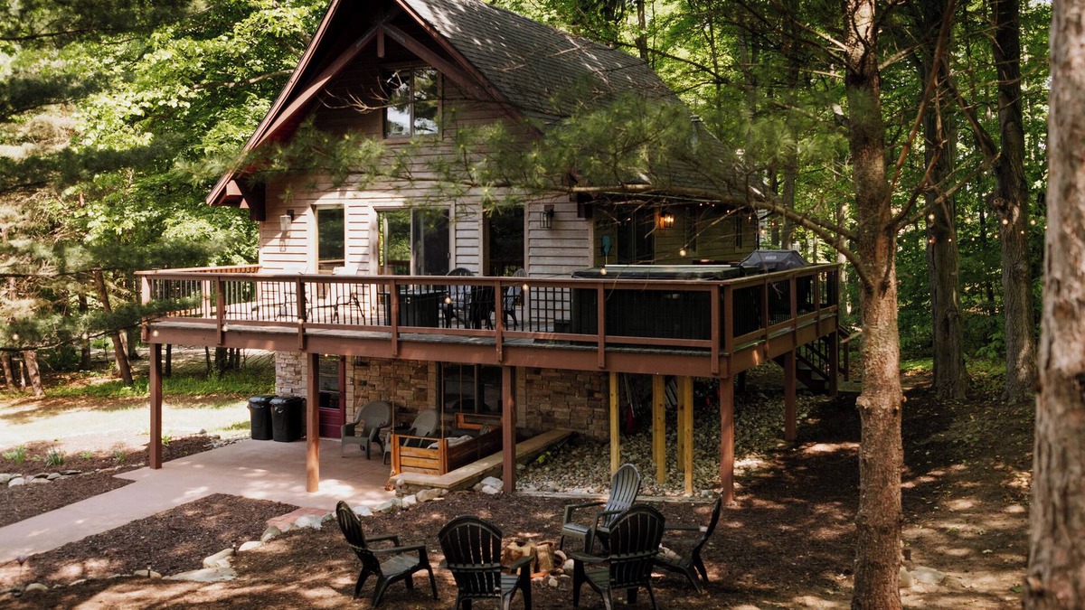 Bellaire Ski Chalet | The Chalet Getaway*Hot Tub*Shanty Creek Resort*Summit Golf Course