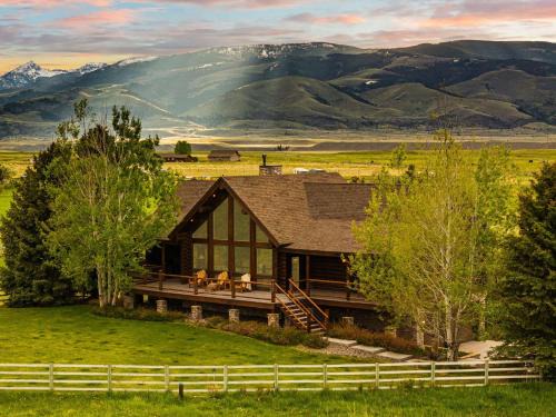 Livingston House | The Chalet