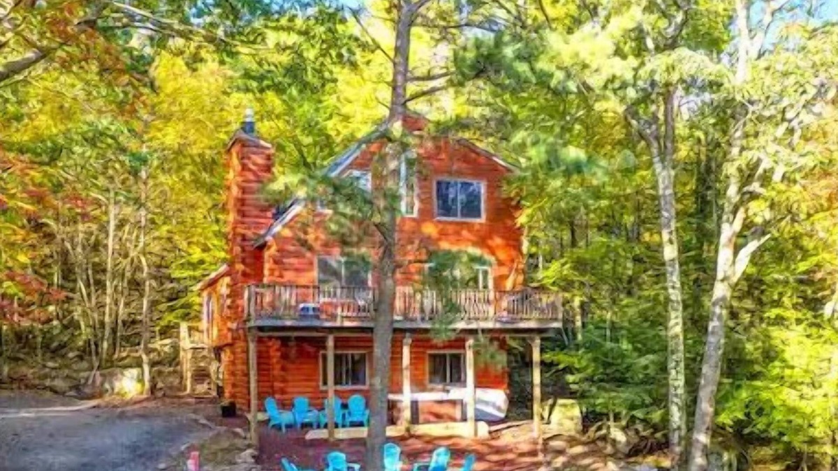 Briar Crest Woods Cabin | The Challenge House-mega games-hottub-beach-lake-The ultimate Poconos game house
