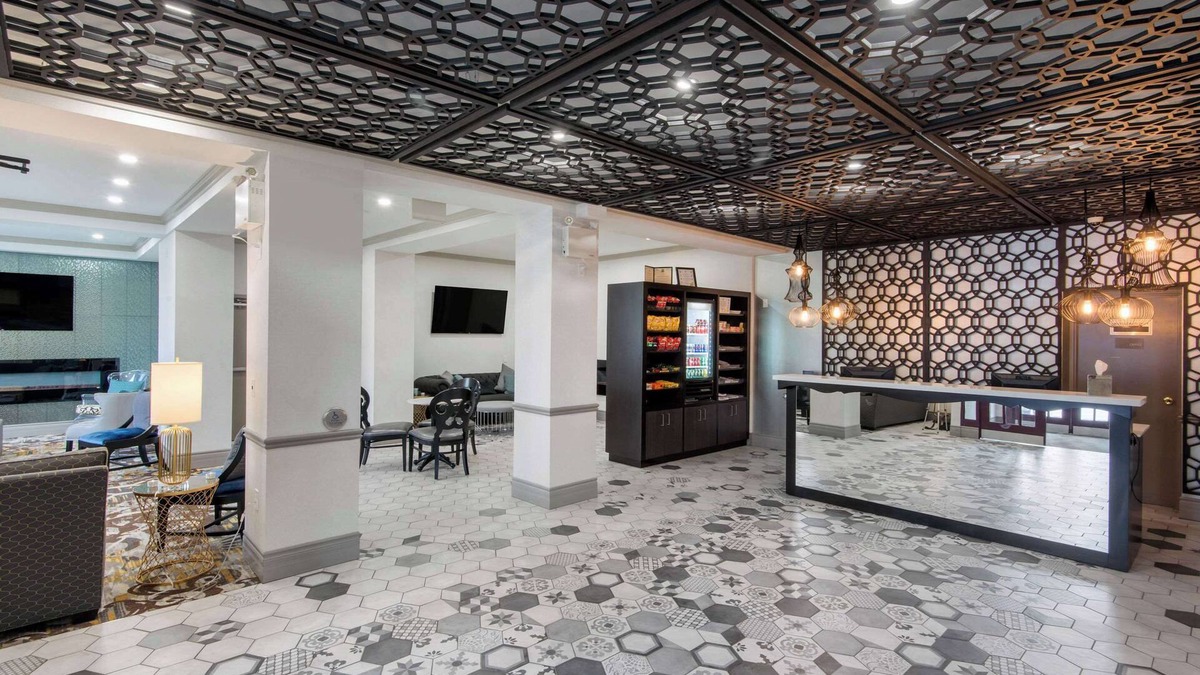 Orillia Hotel | The Champlain Waterfront Hotel, an Ascend Collection Hotel