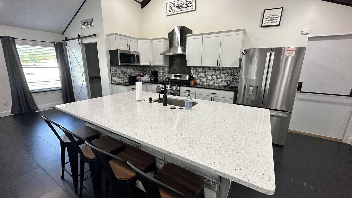 Ashtabula House | The Chapel- Beaches, GOTL, Historic Harbor