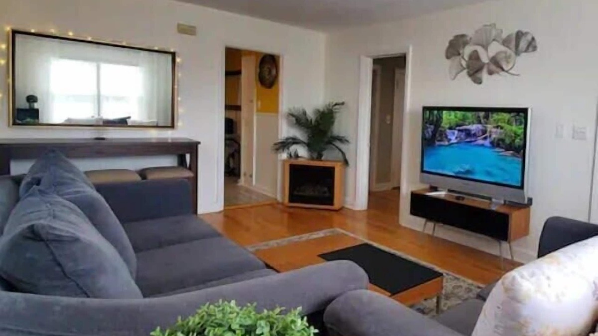 Brooklawn - St. Vincent Apartment | The Charles Home 4 King Beds 2bath 2kitchn 2Living
