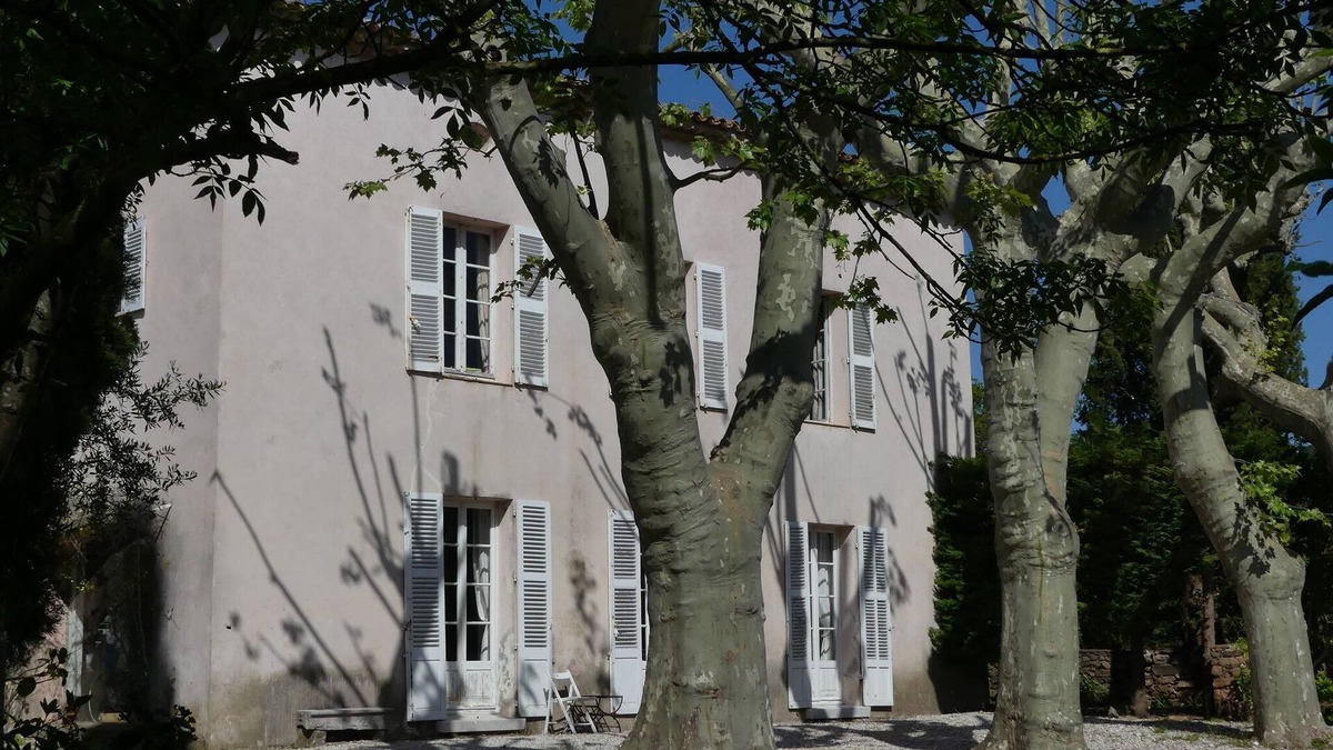 Sollies Pont House | The charm of a Provencal country house