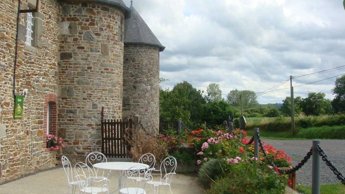 La Haye-Bellefond Cottage | The charm of old stones