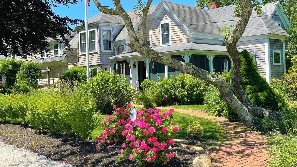 West Barnstable House | The Charm of Old Cape Cod * Beach Pass *Jacuzzi