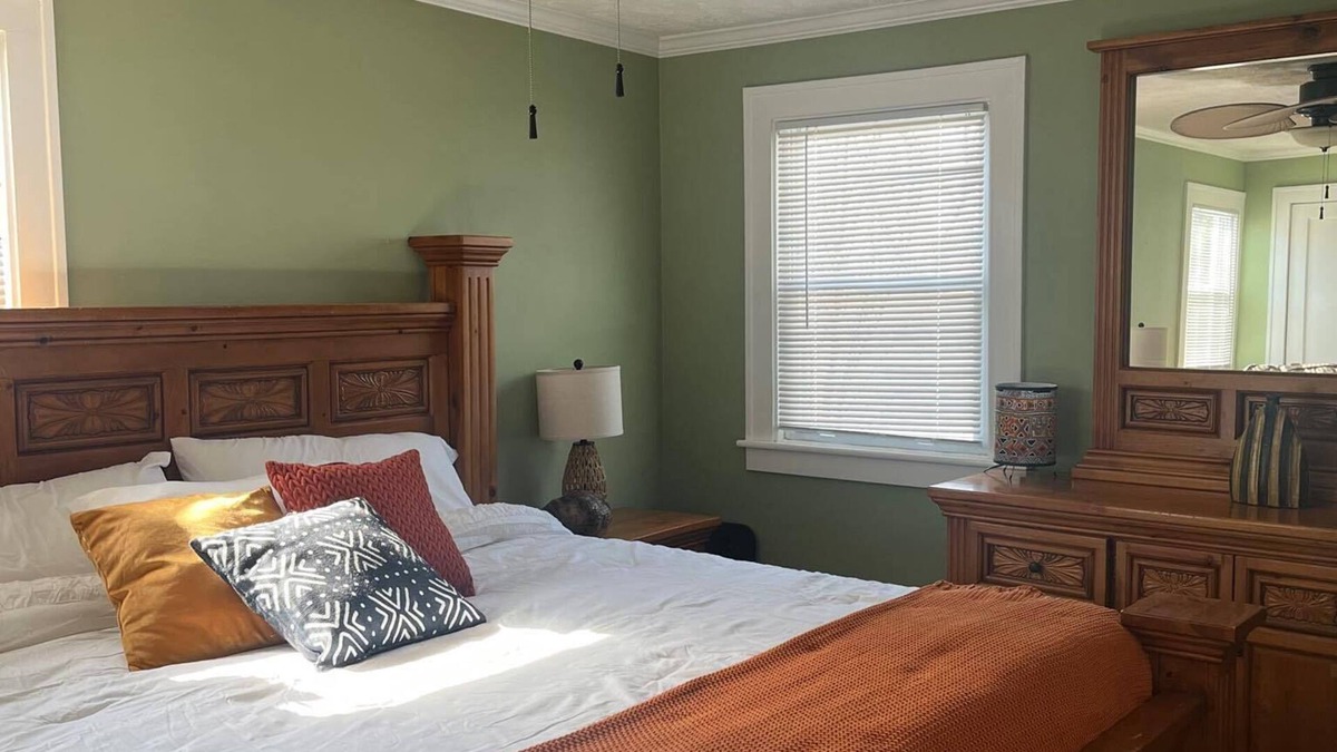 Willoughby House | The Charmer