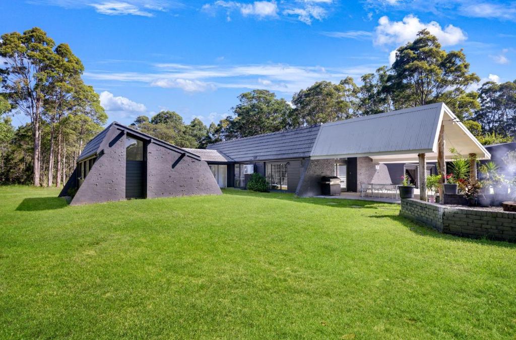 Falls Creek House | The Chateau by Experience Jervis Bay