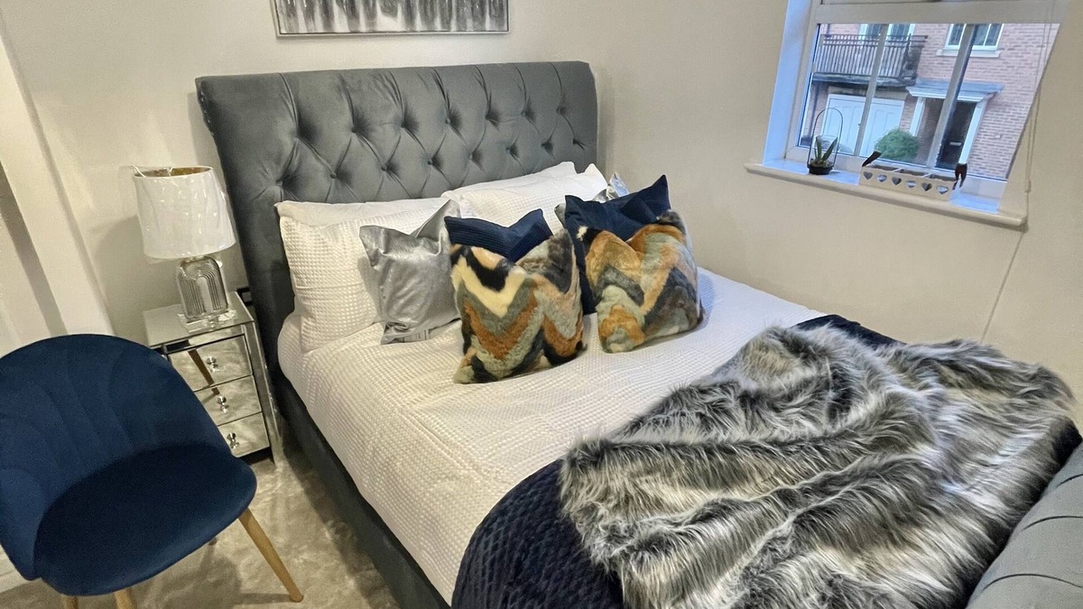 Greenhithe Apartment | The chateaux luxury Apartment- 5 min from Bluewater shopping mall