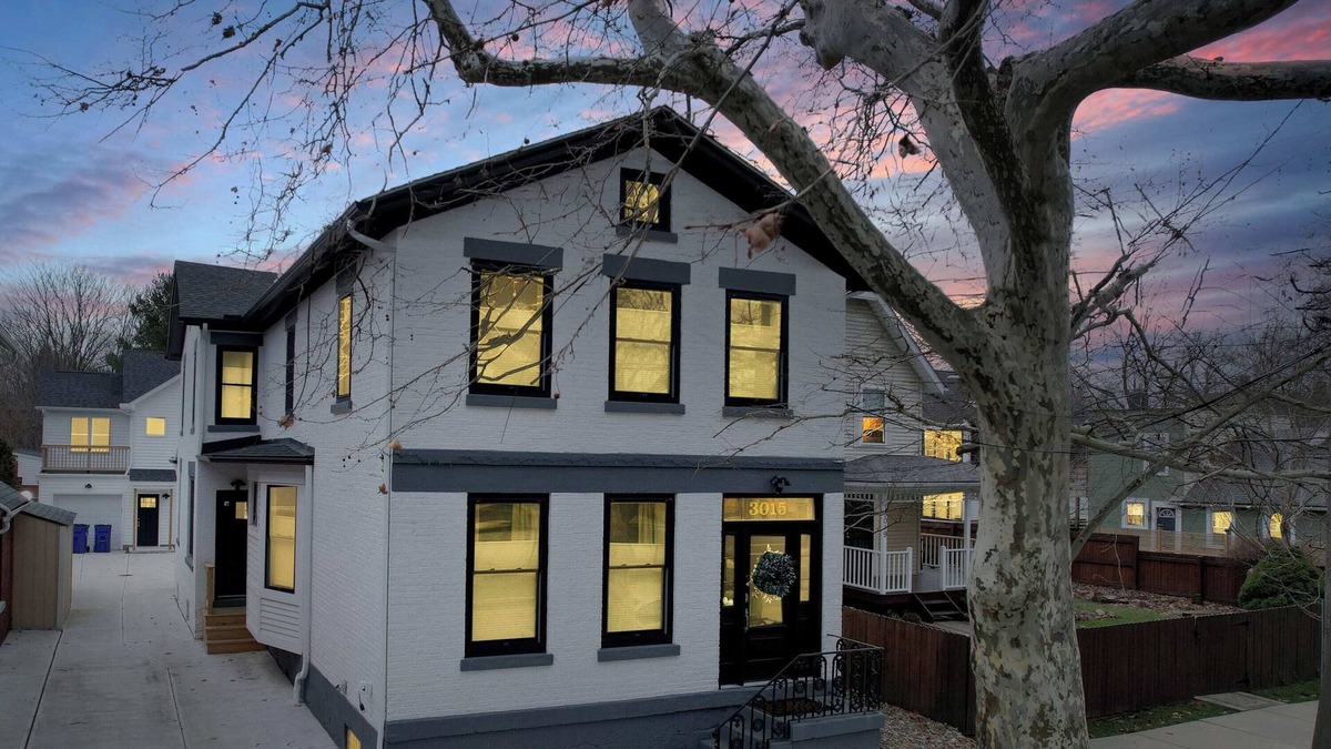 Ohio City House | The Chatham Manor with Carriage House | Chef's Kitchen | Hot Tub