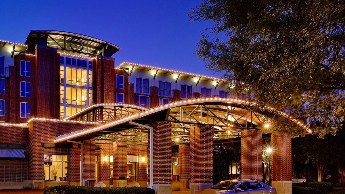 Downtown Chattanooga Hotel | The Chattanoogan Hotel, Curio Collection by Hilton