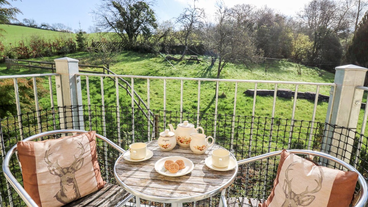 Pont-ar-gothi Cottage | THE CHEESE LOFT, character holiday cottage in Carmarthen