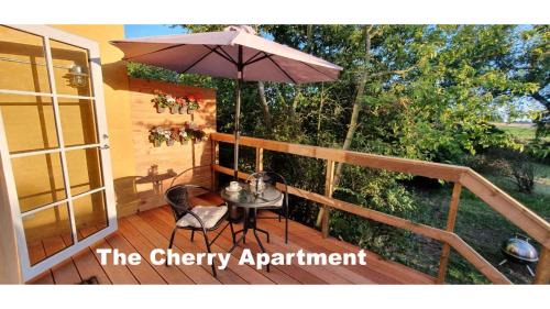 Arnager House | The Cherry Apartment - 'Den Gule Svane' Guest House near Rønne & Beach