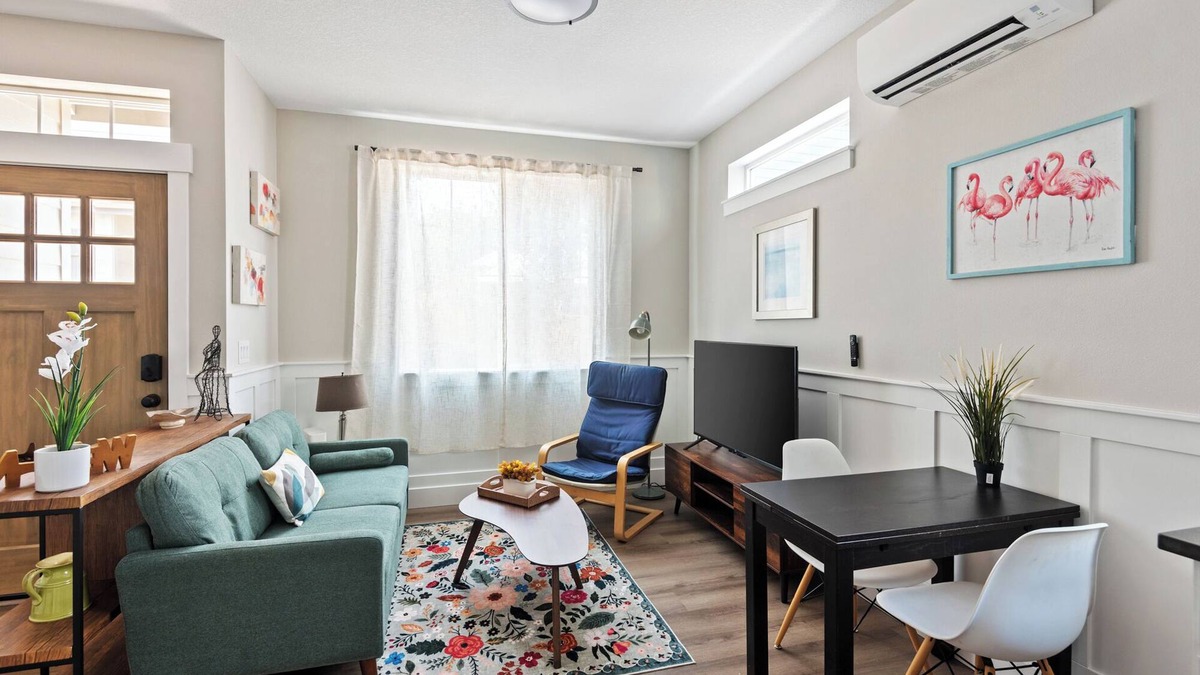 Mississippi District House | The Cherry Blossom - 3BD 2.5 BA House near Mississippi Ave and Legacy Emmanuel