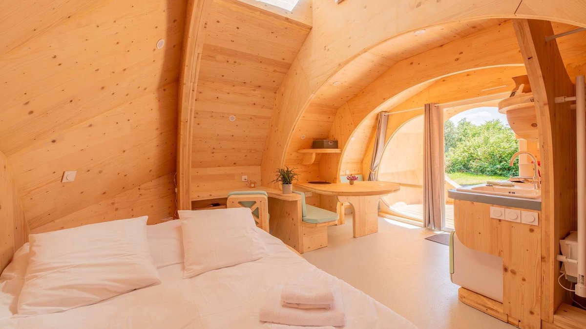 Neuvic Apartment | The chestnut tree's nest