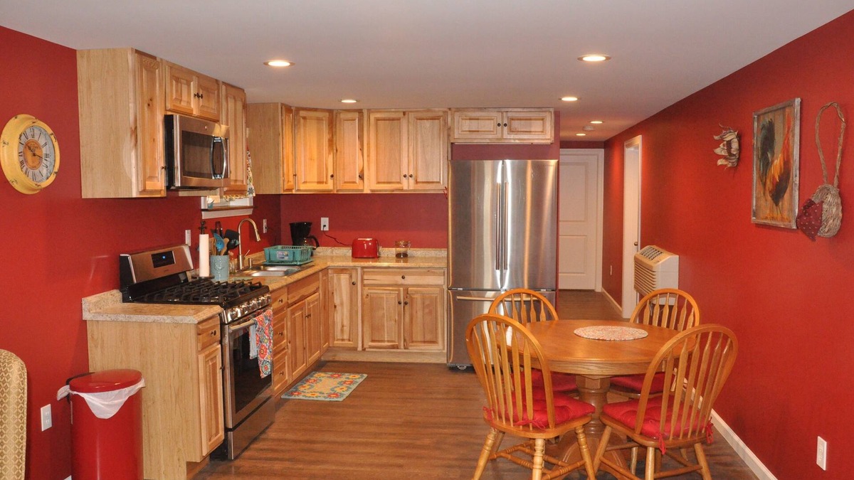 Cresco House | "The Chick-Inn" at Wiener Dog Barn Apt Near Attractions
